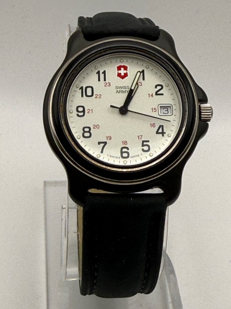 Vintage Unisex Victorinox Swiss Army 1993 Delta Field New Leather Strap Watch